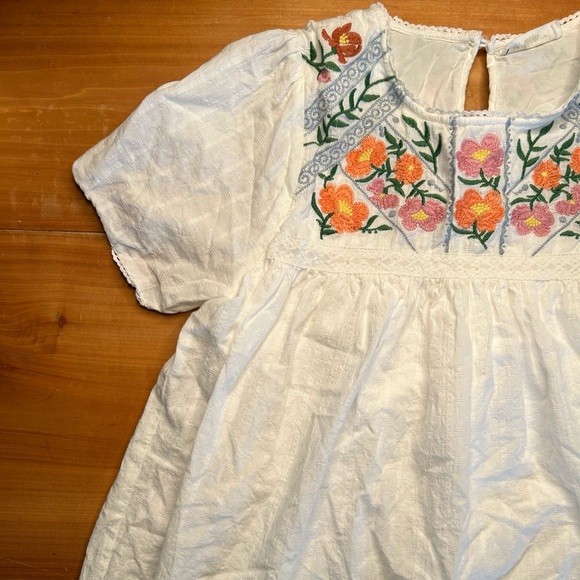 New In Loom Floral Embroidered Blouse Size Medium - Picture 6 of 13